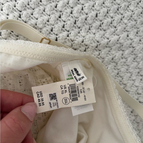 Aerie Cream Lace Cropped Camisole Top with built-in cups - Picture 4 of 4